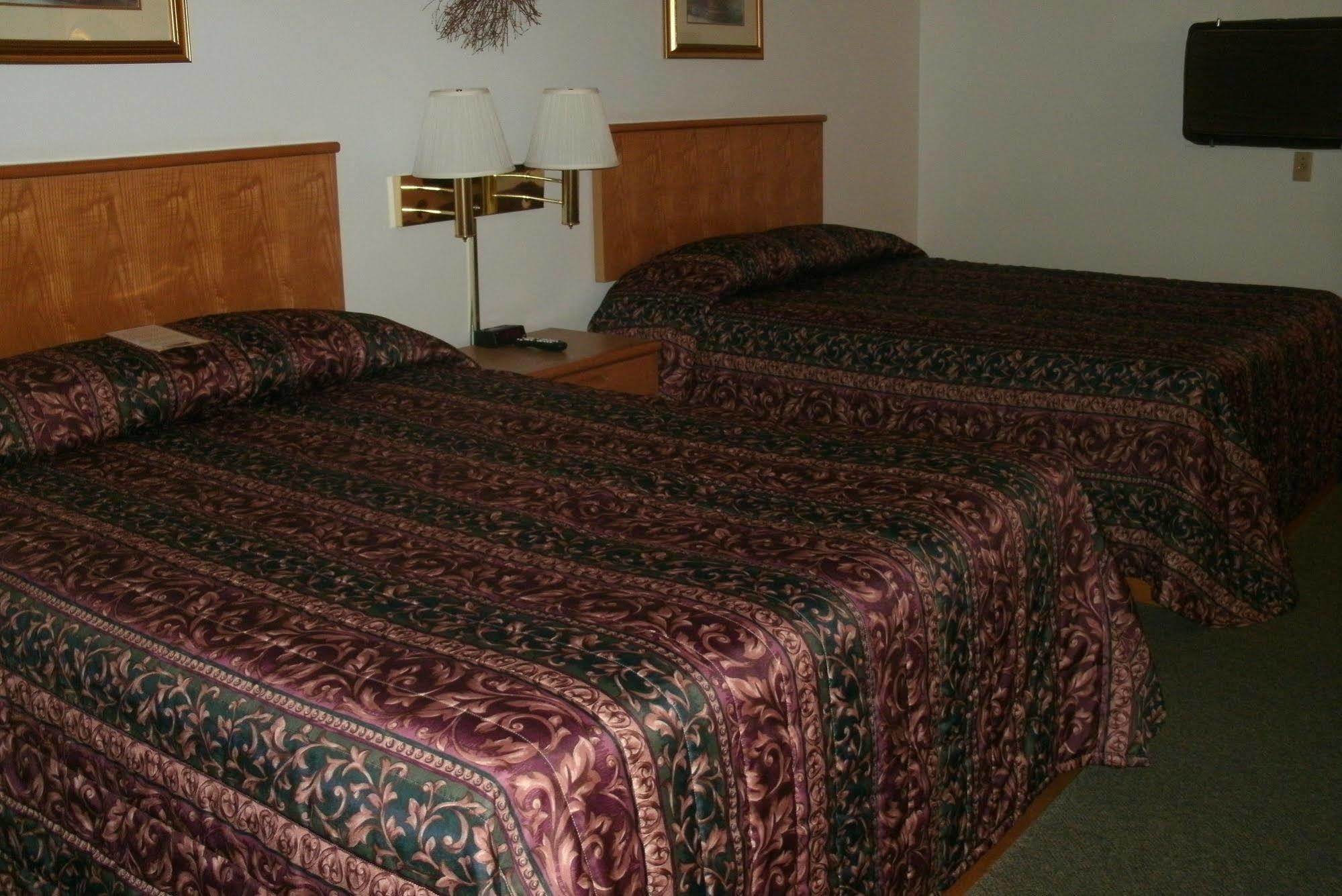Budget Host Inn Ironwood Exterior photo