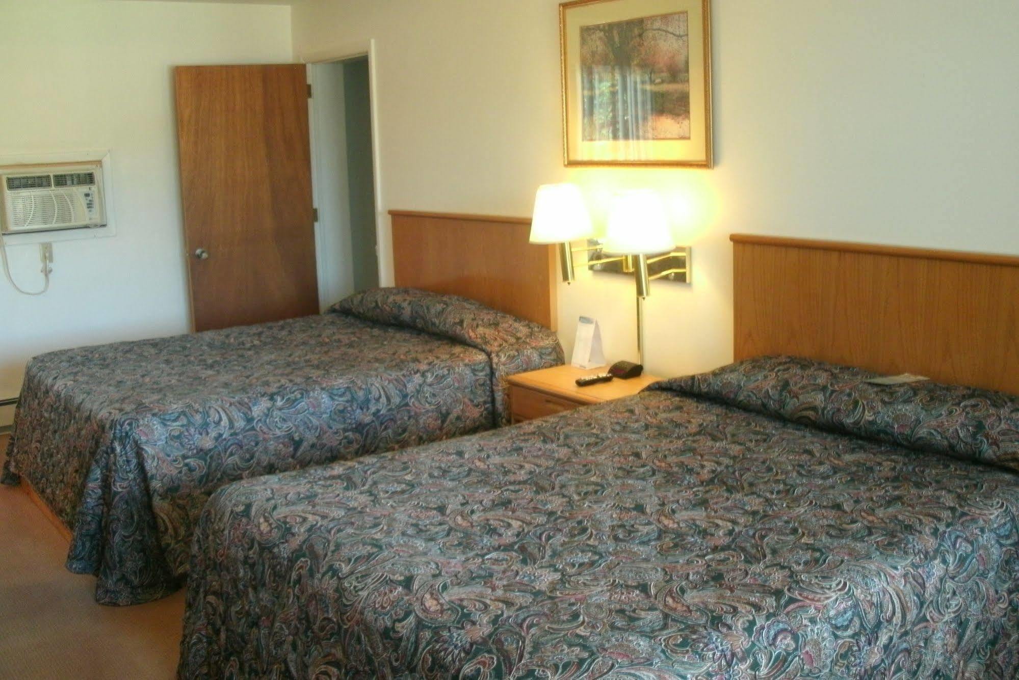 Budget Host Inn Ironwood Exterior photo