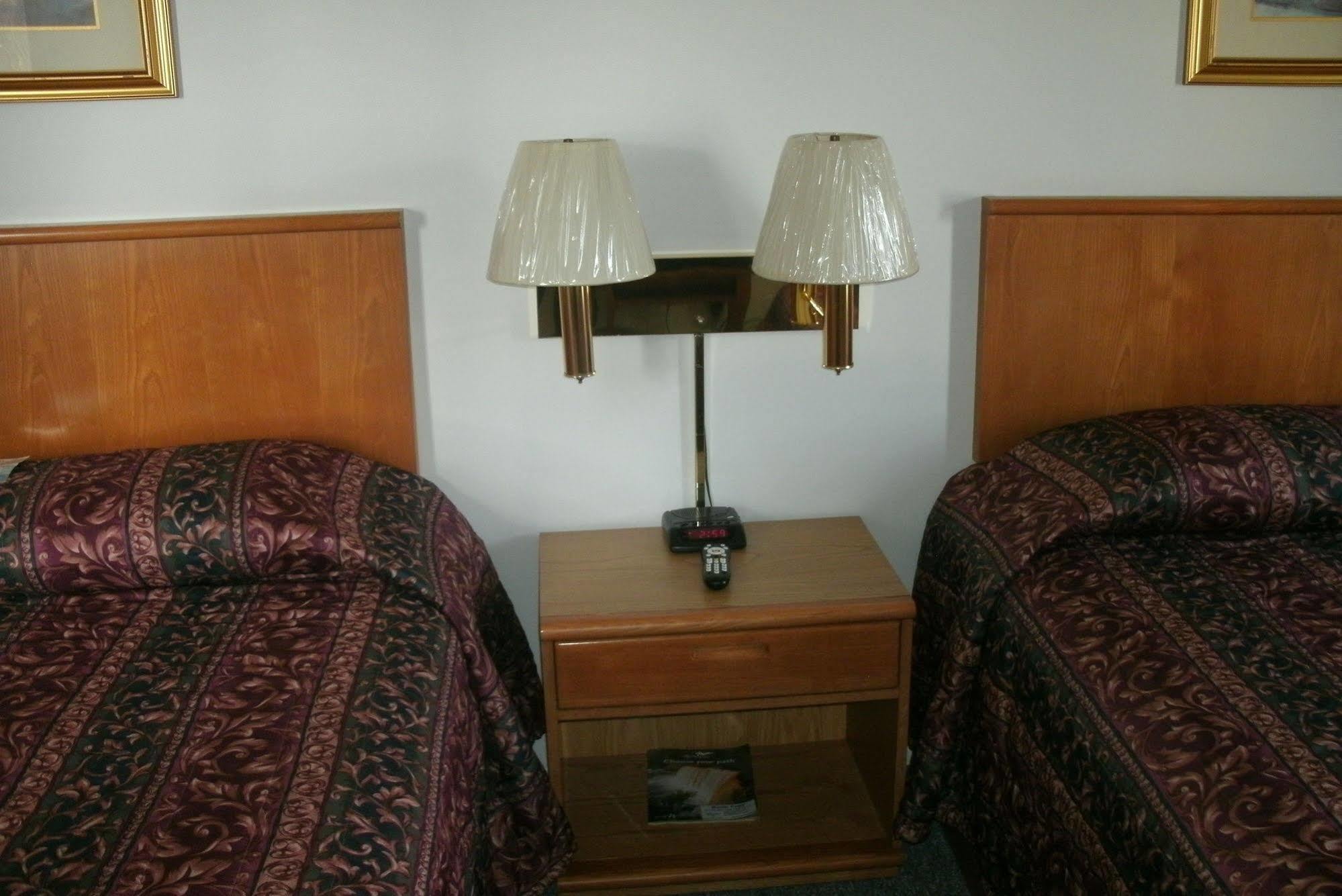 Budget Host Inn Ironwood Exterior photo